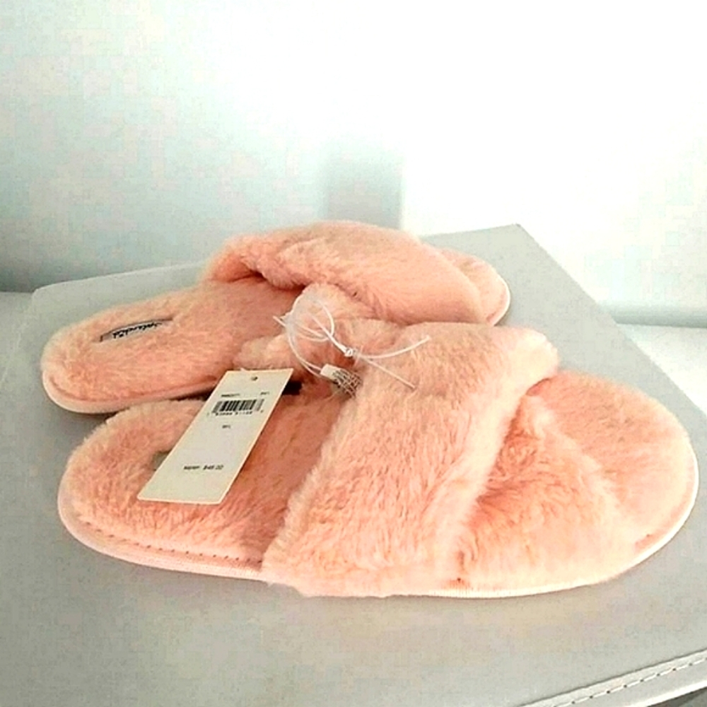 Splendid Slippers Size Medium